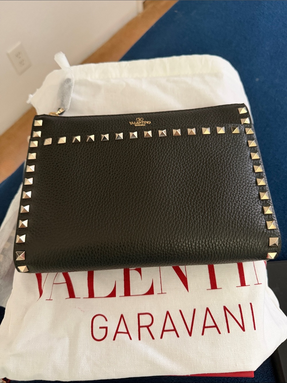 Valentino Garavani Black Leather Rockstud Zip Pouch